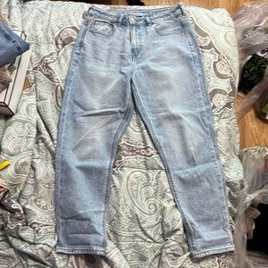 American Eagle boyfriend jeans - size 8